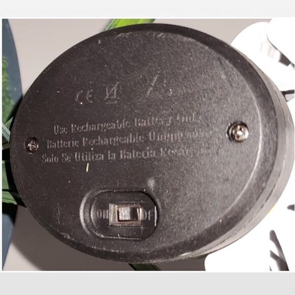 New Solar Home Statue Floral Green & Beige - Picture 12 of 14